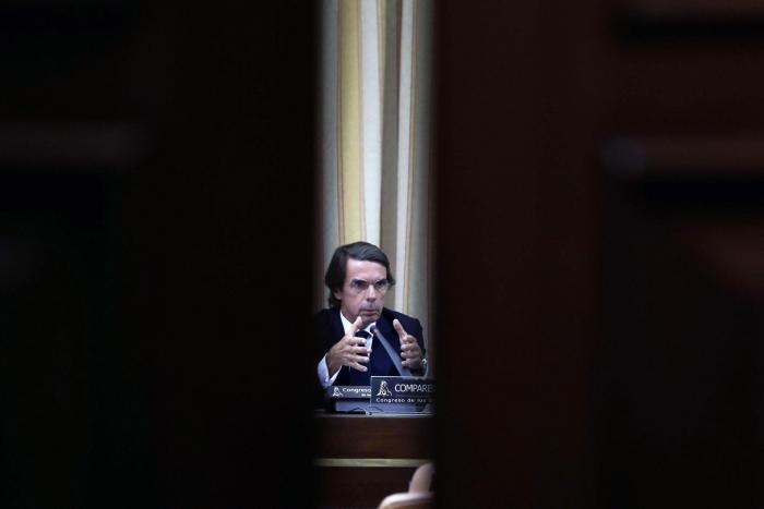 El juego de ponerle bigote a José María Aznar en esta foto que te tendrá entretenido varias horas