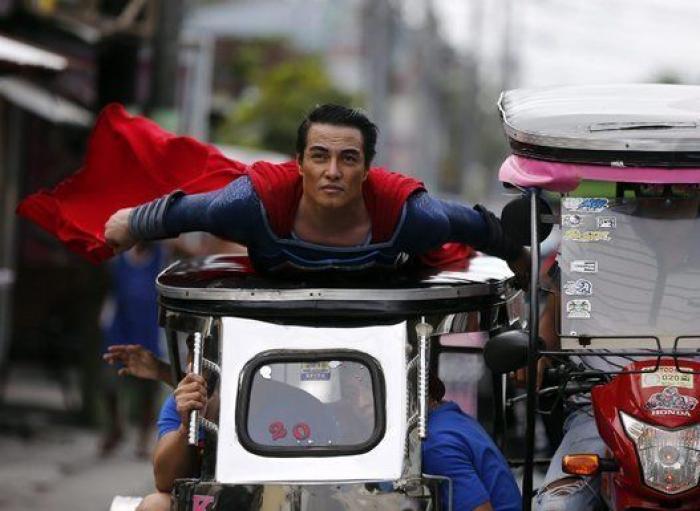 Herbert Chavez, el filipino que se ha operado 26 veces para ser como Superman