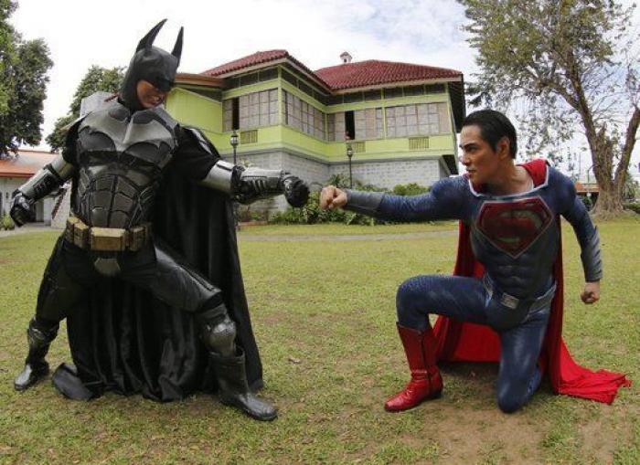 Herbert Chavez, el filipino que se ha operado 26 veces para ser como Superman