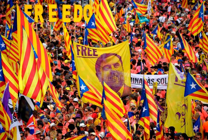 Cientos de miles de personas celebran una 'Diada' a favor de la república y los políticos independentistas presos