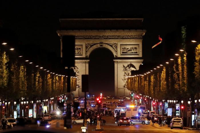 El novio del policía asesinado en París celebra una boda póstuma