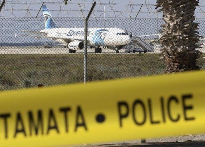 Concluye el secuestro del avión de EgyptAir con la detención del autor