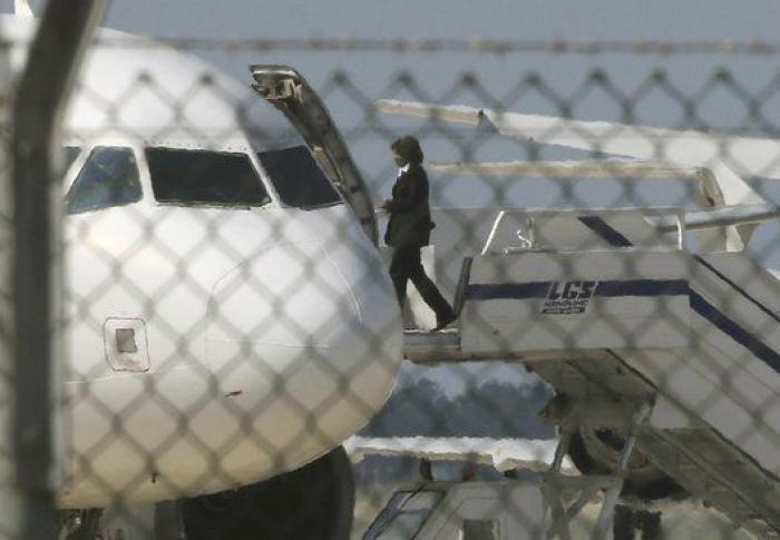 Concluye el secuestro del avión de EgyptAir con la detención del autor