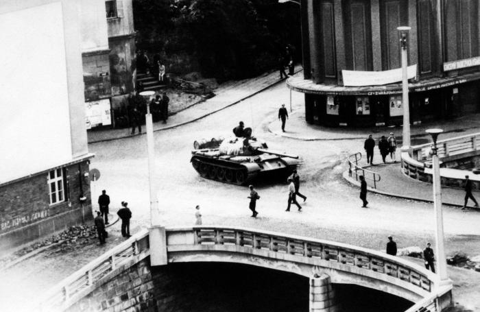 La batalla que casi se libró entre militares soviéticos y figurantes checos en 1968