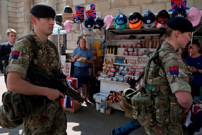 El Ejército británico se despliega en todo el país ante el riesgo 'crítico' de atentado inminente