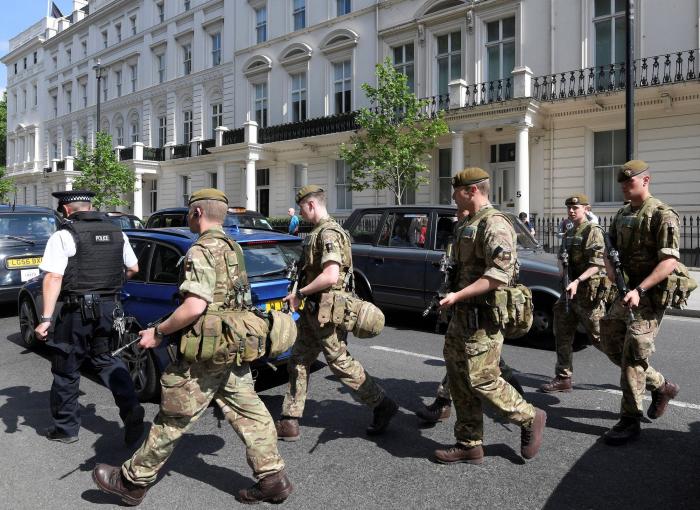 El Ejército británico se despliega en todo el país ante el riesgo 'crítico' de atentado inminente