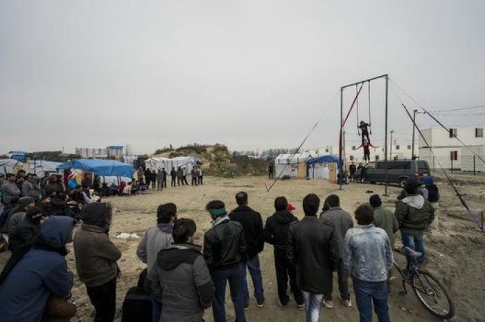 Un rayo de esperanza para los refugiados de Calais (FOTOS)