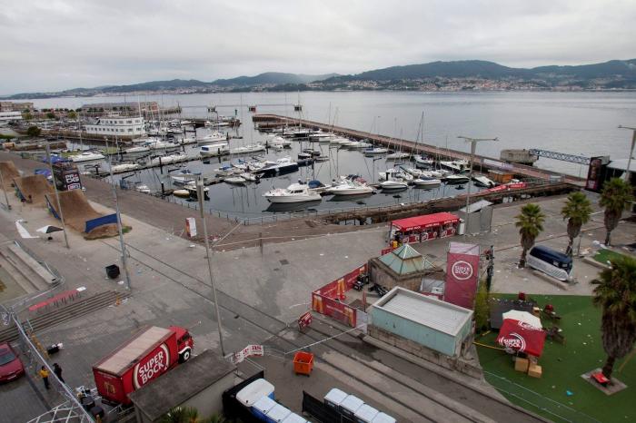 El presidente del Puerto de Vigo apunta a un "fallo estructural" como posible causa del desplome de la pasarela