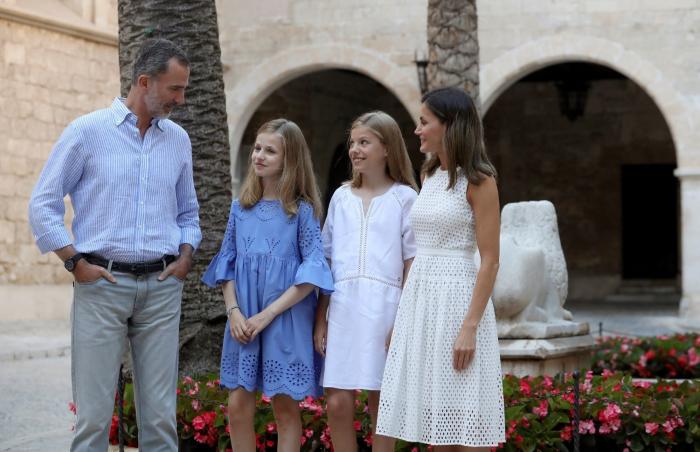 El inquietante efecto óptico en la foto de los reyes en Mallorca