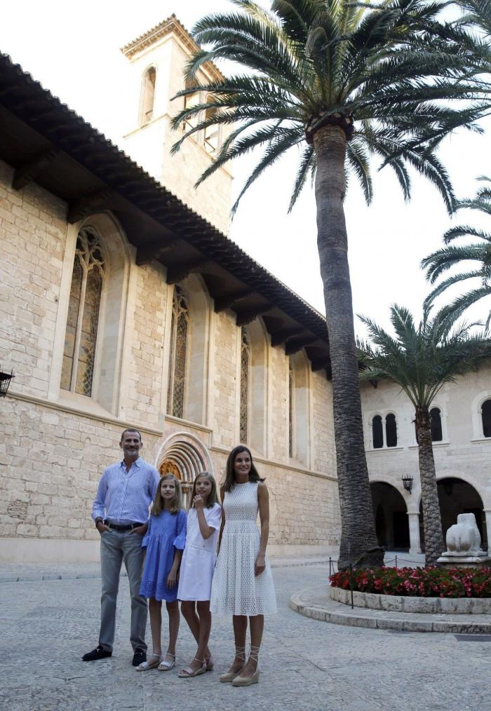 El inquietante efecto óptico en la foto de los reyes en Mallorca