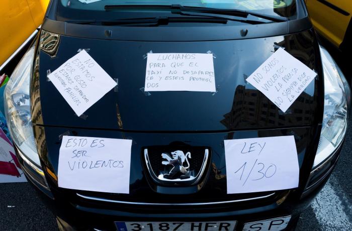 Los taxistas continúan la huelga a la espera de un nuevo gesto del Gobierno