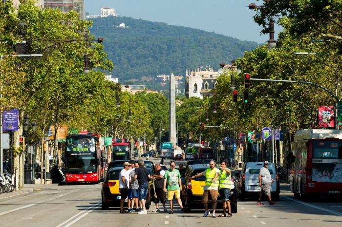 Las ventas en el comercio y la restauración de Barcelona descienden un 30% durante la huelga de taxistas