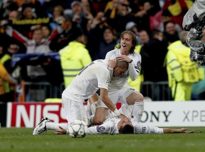 Zidane muestra algo más que emoción tras una jugada de Benzema
