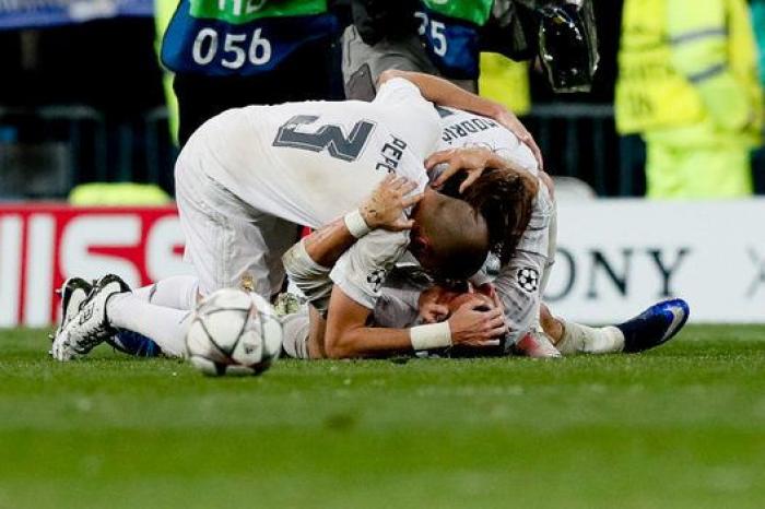 Zidane muestra algo más que emoción tras una jugada de Benzema
