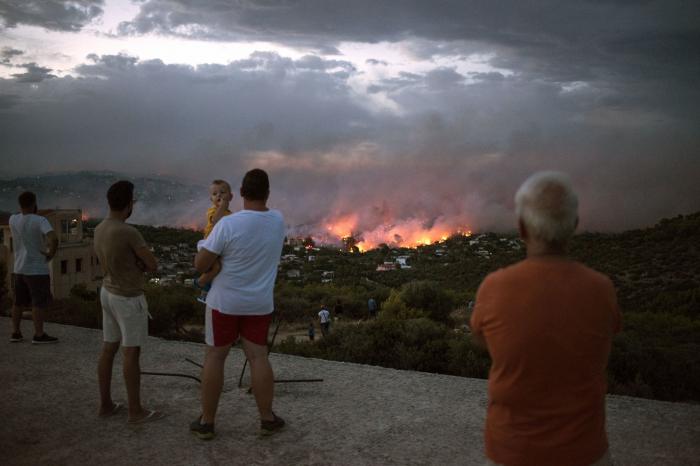 Al menos 80 muertos y 187 heridos en los graves incendios que arrasan Grecia