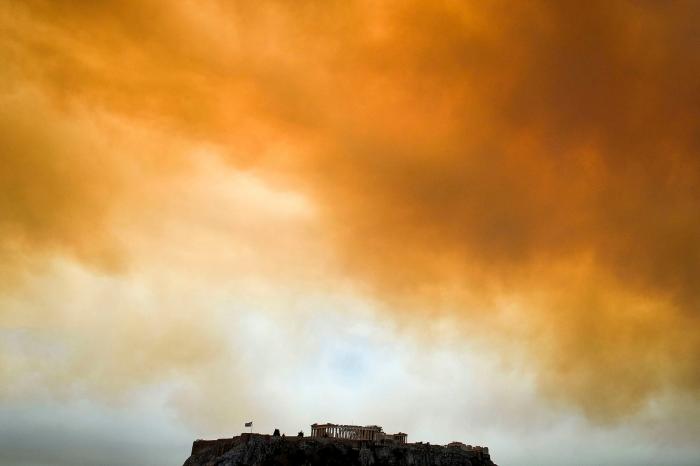 Las fotos del horror: los griegos luchan desesperadamente contra las llamas