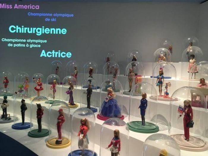 Barbie toma París: una retrospectiva de 700 muñecas inunda el Museo de Artes Decorativas