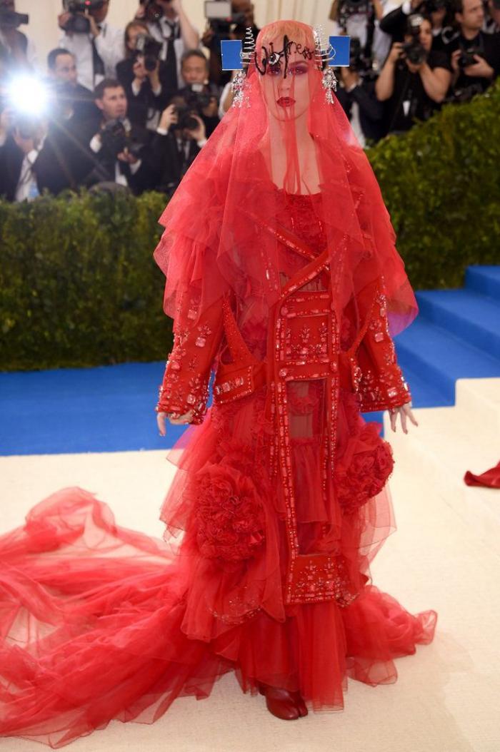Rihanna o Katy Perry: ¿quién llevó el vestido más loco de la Gala Met 2017?