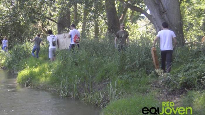 Los jóvenes de Equo fueron a limpiar el río en Madrid y lo que se encontraron fue dramático