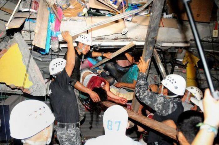 Al menos 235 muertos tras una cadena de terremotos en Ecuador