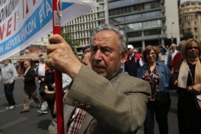 Grecia aprueba una polémica reforma fiscal y de las pensiones