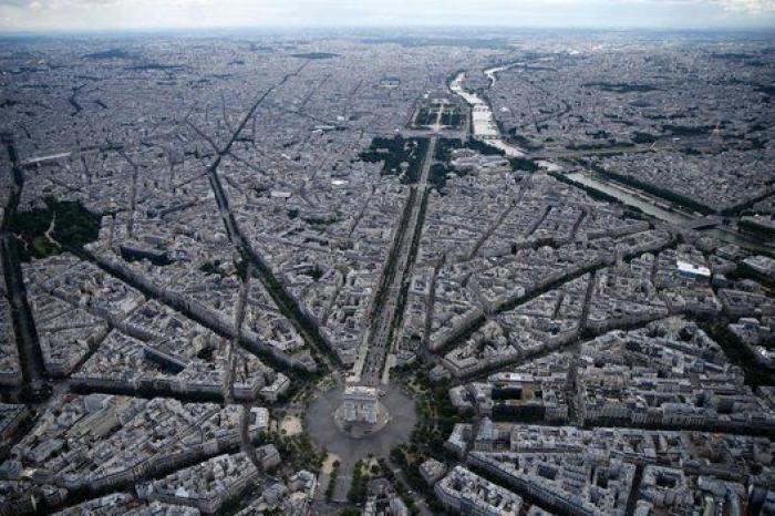 La fiebre del juego 'Pokemon GO', las calles de París desde los cielos y otras fotos de este jueves