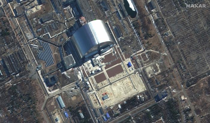 Denuncian que los tanques rusos han levantado polvo radioactivo en el perímetro de Chernóbil