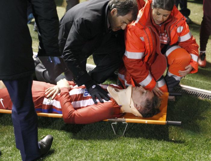 Torres, al hospital tras caer conmocionado por un golpe
