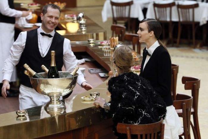 El desfile que se convirtió en un restaurante: así fue la 'Brasserie Gabrielle Chanel' (FOTOS)