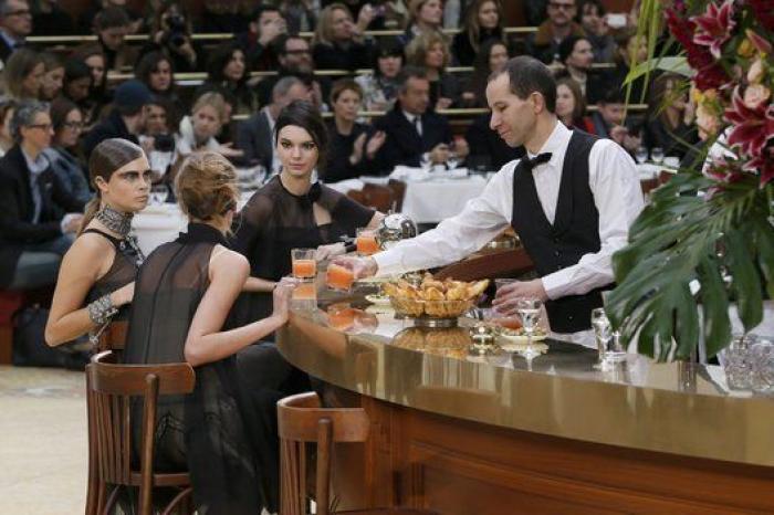 El desfile que se convirtió en un restaurante: así fue la 'Brasserie Gabrielle Chanel' (FOTOS)