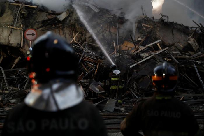 Espectacular derrumbe de un edificio de 24 pisos en Sao Paulo tras un incendio