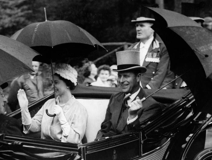 La Casa Real británica ha invitado al rey emérito al funeral de Isabel II, según Carlos Herrera