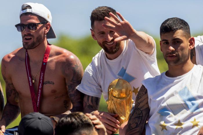 A la venta la 'bata árabe' que se puso Messi en Qatar: su precio y dónde conseguirla