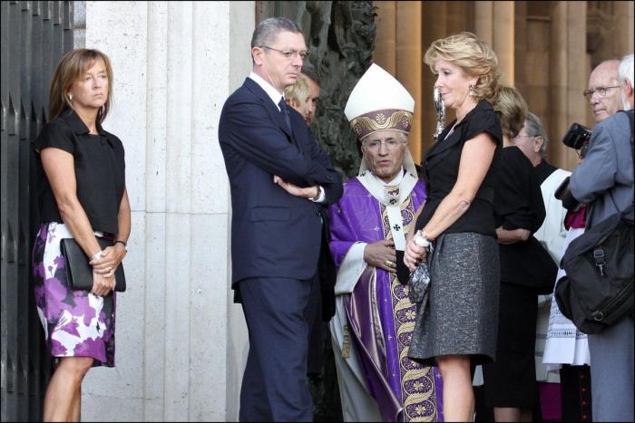 Ana Botella le pide al Cristo de Medinaceli "trabajo" para los madrileños