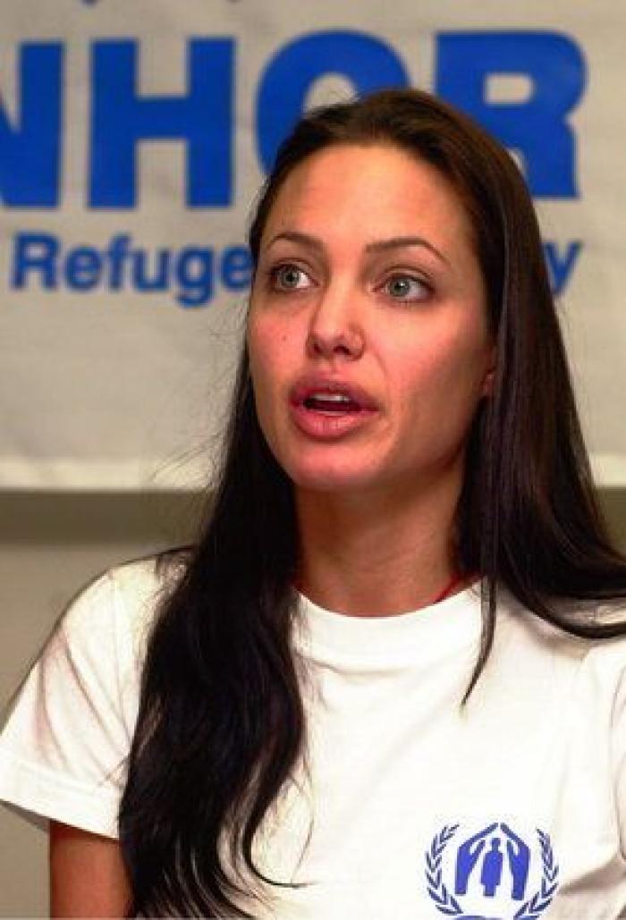 Críticas a Angelina Jolie por reunirse con el arzobispo de Canterbury y no llevar sujetador