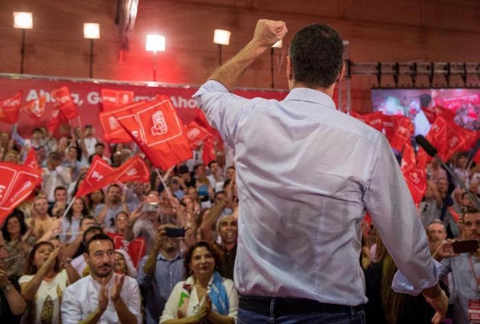 El PSOE se estanca y la ultraderecha sube a la tercera posición, según dos sondeos