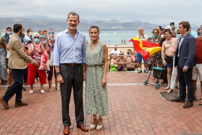Letizia visita Ibiza con un vestido de una de las diseñadoras fetiche de Cristina Pedroche