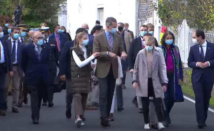 Captan una escena de lo más extraña entre Felipe y Letizia en la Pascua Militar: algo no cuadra