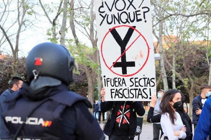 Monasterio dice que hay que "ilegalizar" a los partidos que no condenen la "violencia" en Vallecas