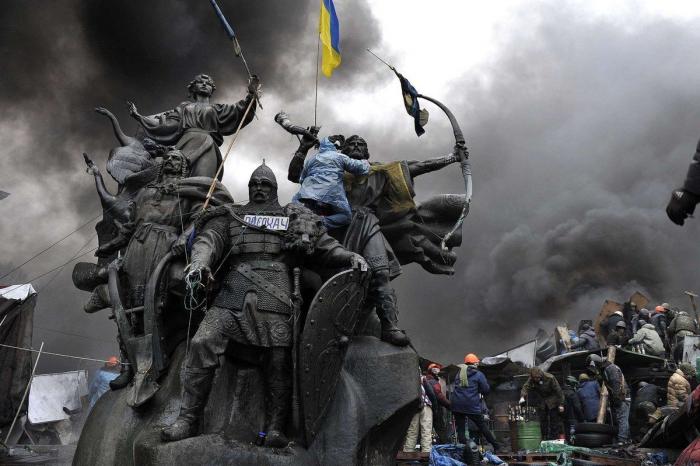 El Parlamento destituye a Yanukovich y convoca elecciones en Ucrania