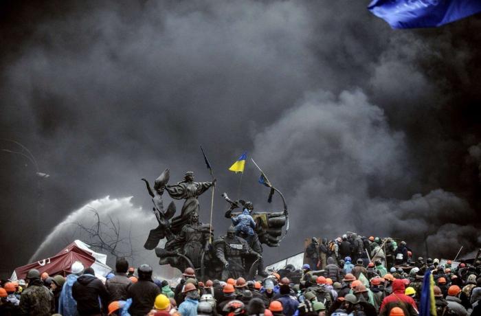 Gobierno y oposición firman un acuerdo de paz en Ucrania que limita los poderes de Yanukovich