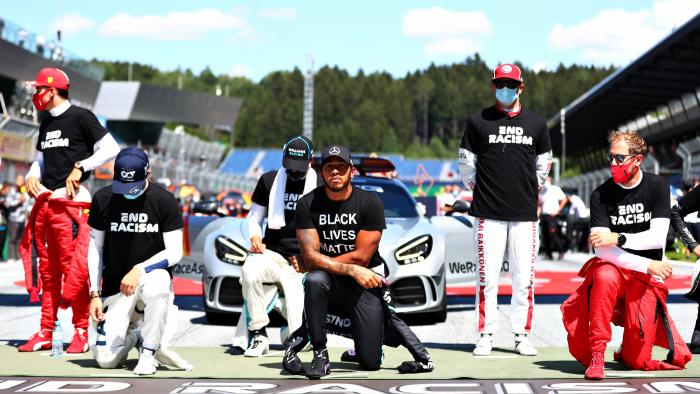 Carlos Sainz, entre los pilotos que no se han arrodillado por el 'Black Lives Matter'