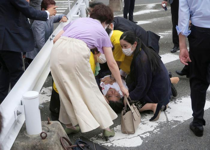 Dimite el director de la policía de Japón por el asesinato de Shinzo Abe