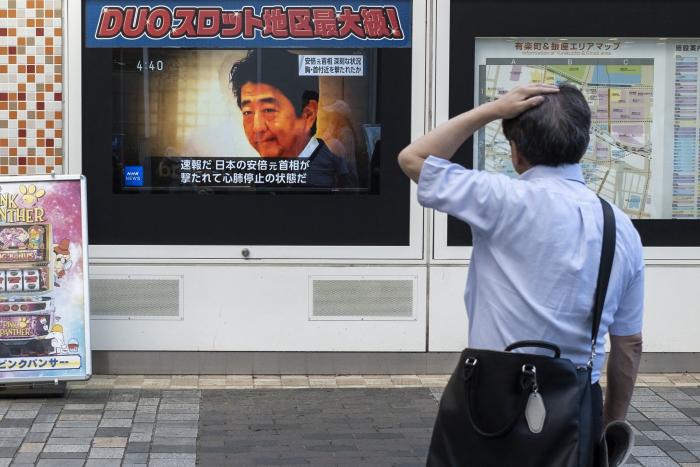 El atentado contra el exprimer ministro japonés, en imágenes