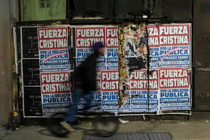 Detenido un hombre por apuntar con un arma a la cabeza de Cristina Fernández de Kirchner