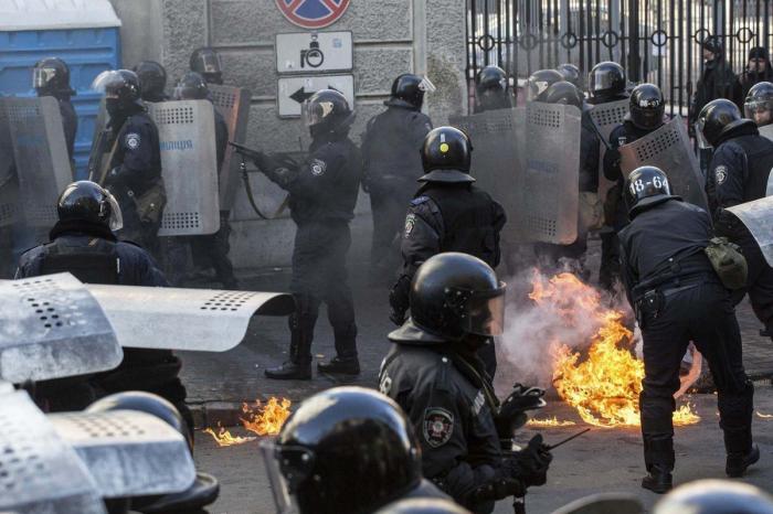 Al menos 13 muertos en las protestas ante el Parlamento de Ucrania