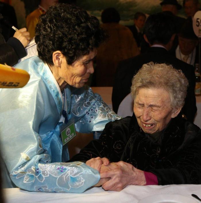 Siete emotivos reencuentros entre familias coreanas tras 60 años separados (FOTOS, VÍDEO)