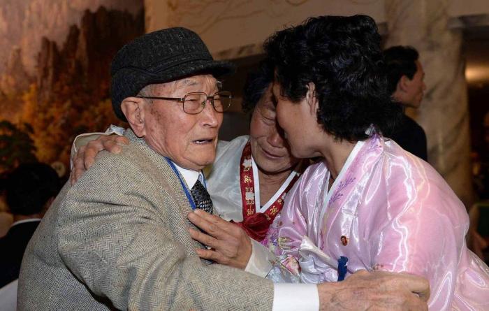 Siete emotivos reencuentros entre familias coreanas tras 60 años separados (FOTOS, VÍDEO)