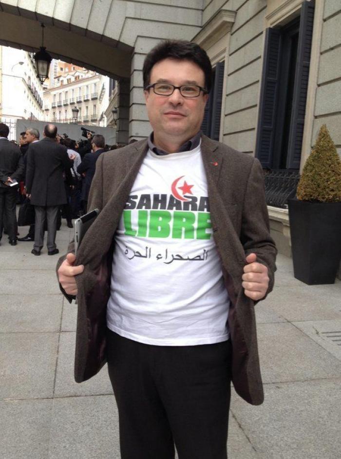 Las camisetas reivindicativas que la Izquierda Plural luce en el debate (FOTOS)