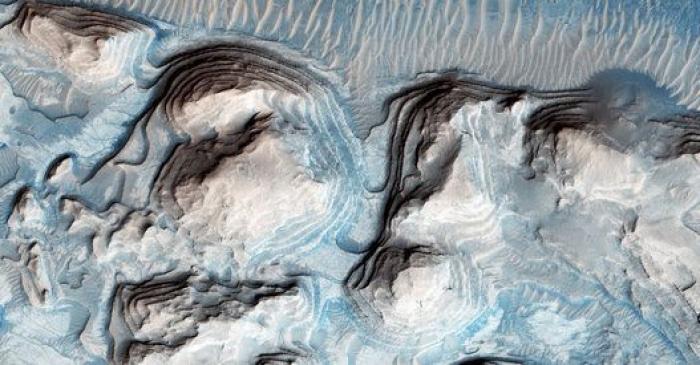 Nuevas fotos de la NASA demuestran áreas de colores en Marte
